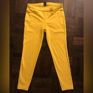 HUE denim jean leggings in yellow. Used. Excellent condition